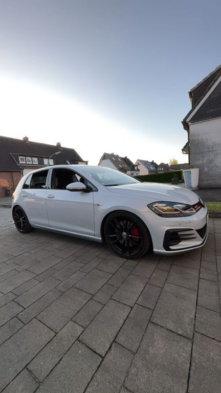 Weiß Gebraucht 2017 VW Golf VII GTI Limousine | 19.000 € (Fairer Preis) - Bild 1/4