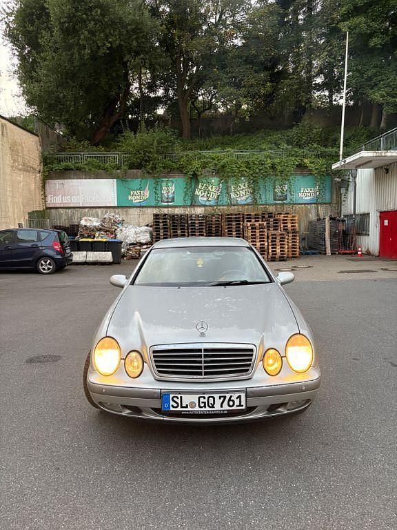 Schwarz Gebraucht 1998 Mercedes CLK320 Elegance Coupé | 3.800 € (Fairer Preis) - Bild 1/4
