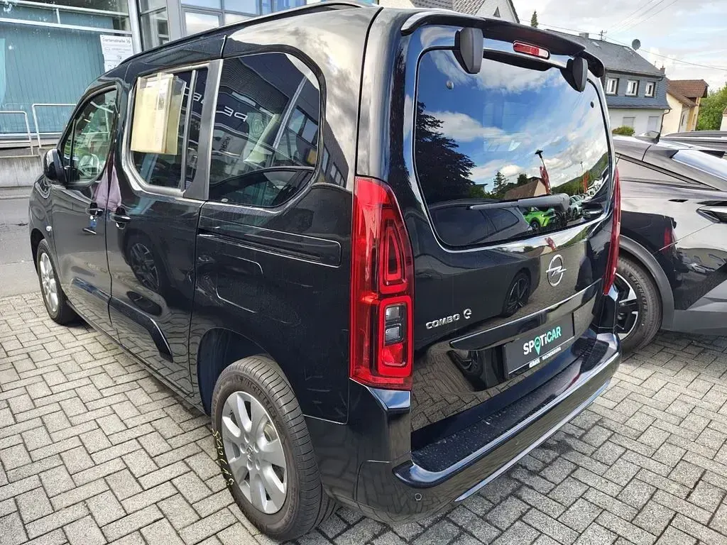 Gebraucht Opel Combo-e Life 100 kW (136 PS) 2024 Schwarz Van / Kleinbus