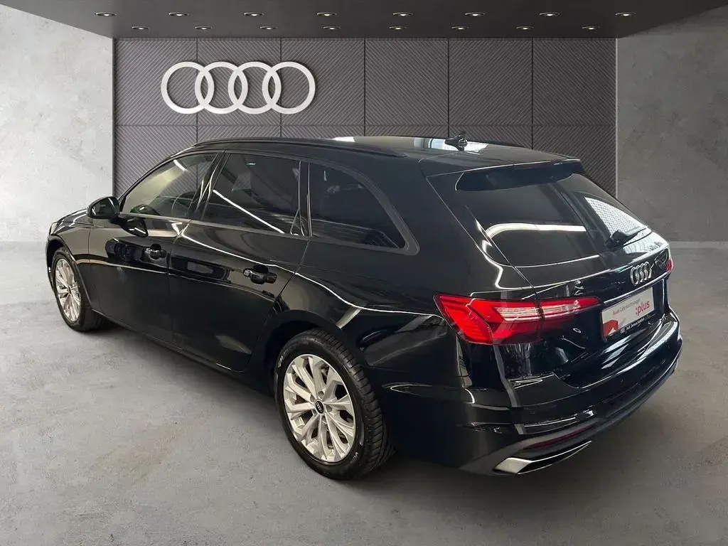 Gebraucht Audi A4 163 PS (119 kW) 2023 Mythosschwarz metallic Kombi
