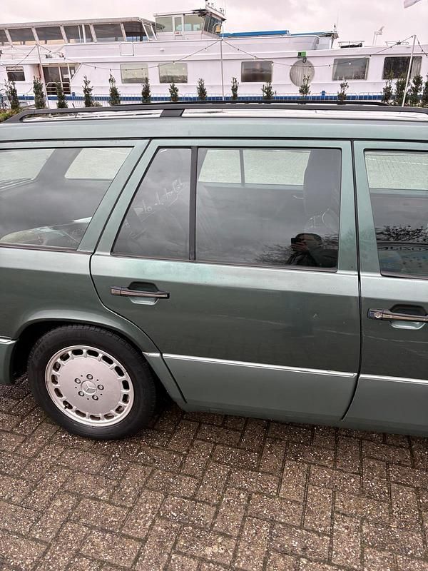 Second-hand Mercedes E280 193 CP (141 kW) 1993 Verde Break