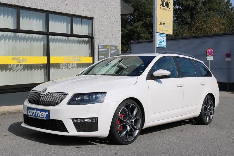 Weiß Gebraucht 2013 Skoda Octavia RS Kombi | 9.900 € (Superpreis) - Bild 1/4