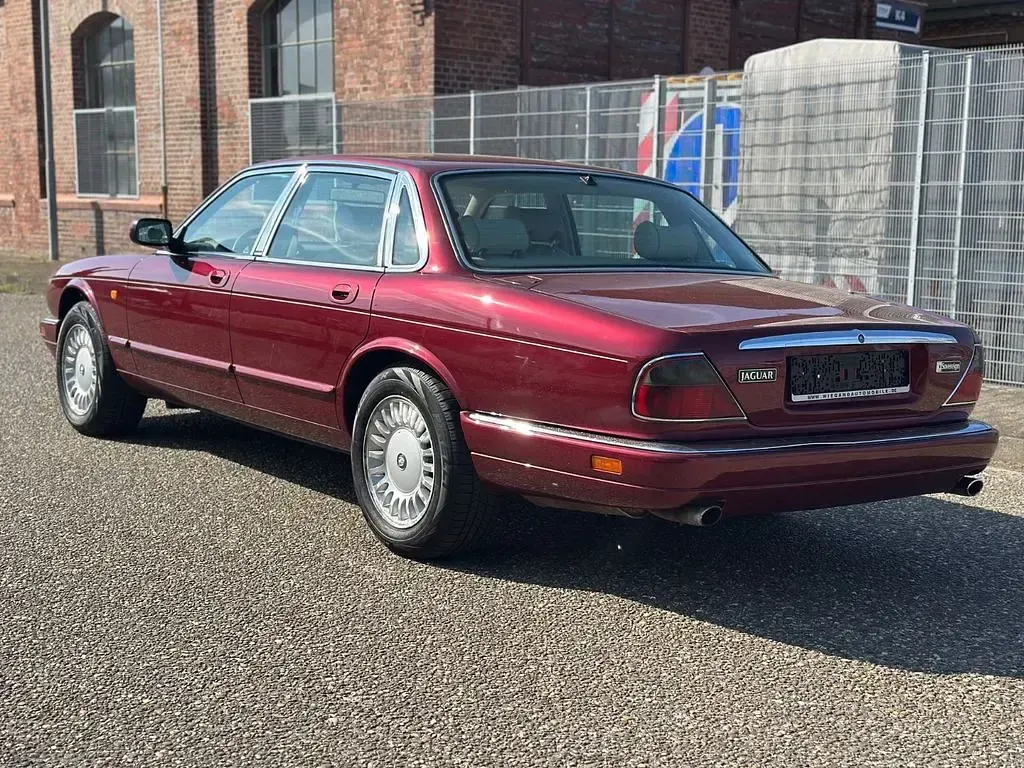 Gebraucht Jaguar X300 241 PS (177 kW) 1996 Rot Limousine