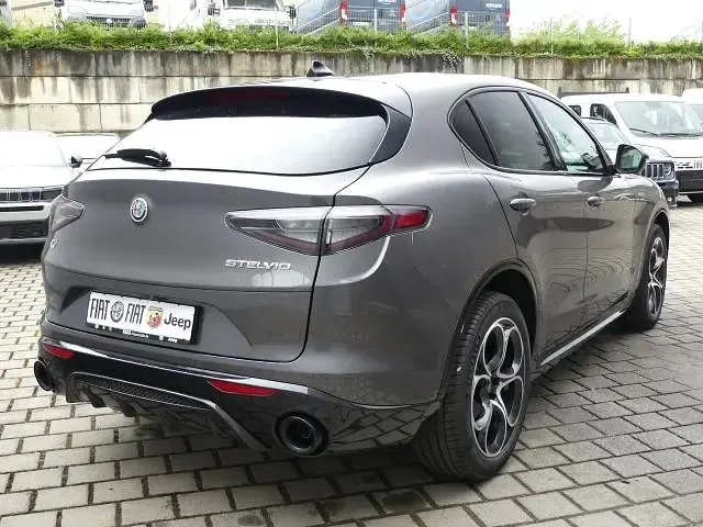 Neu Alfa Romeo Stelvio Veloce 209 PS (153 kW) 2026 Grau metallic SUV