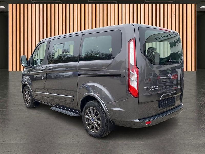Gebraucht Ford Tourneo Titanium 131 PS (96 kW) 2021 Magneticgrau Van / Kleinbus