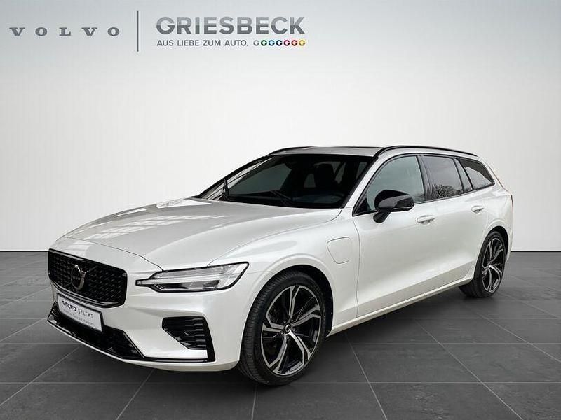 Gebraucht Volvo V60 Plus 455 PS (334 kW) 2023 Crystal white pearl / metallic Kombi