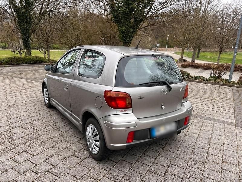 Gebraucht Toyota Yaris 105 PS (77 kW) 2003 Silber Kleinwagen