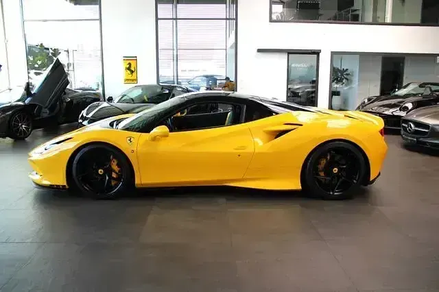 Gebraucht Ferrari F8 721 PS (530 kW) 2022 Gelb Coupé