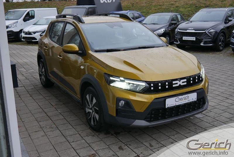 Neu Dacia Sandero Expression 110 PS (80 kW) 2026 Amber yellow Limousine