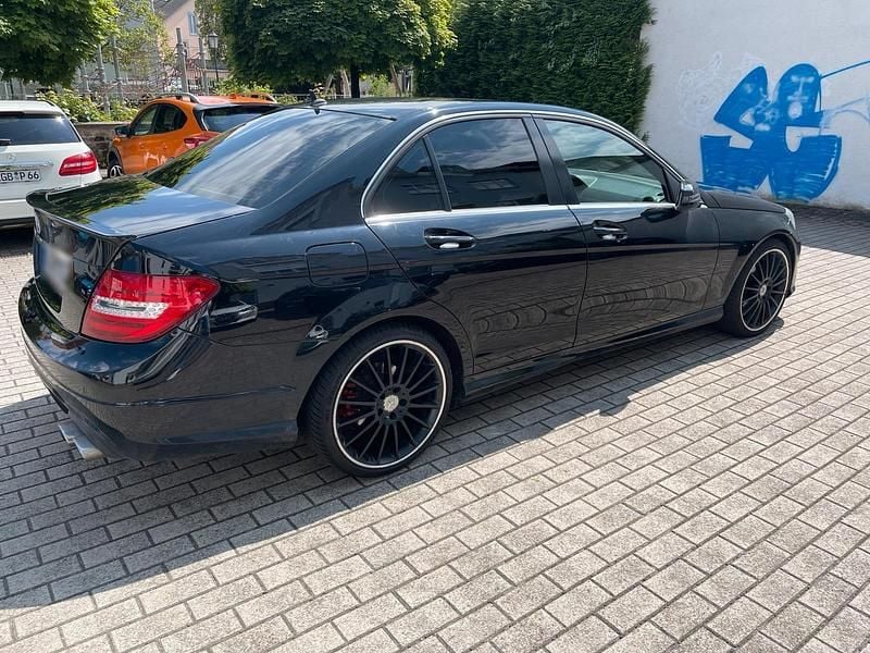 Gebraucht Mercedes C200 136 PS (100 kW) 2011 Schwarz Limousine