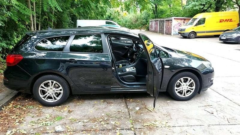 Gebraucht Opel Astra 136 PS (100 kW) 2014 Kombi