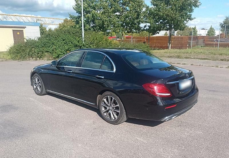 Gebraucht Mercedes E220 Avantgarde 194 PS (142 kW) 2016 Schwarz Limousine