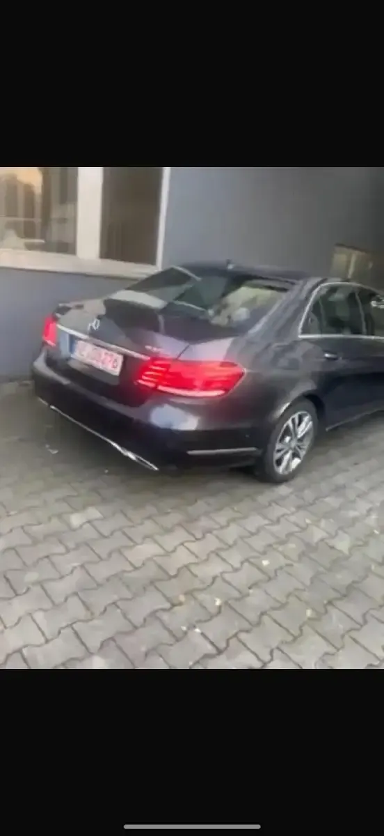 Gebraucht Mercedes E220 163 PS (119 kW) 2015 Grau Limousine