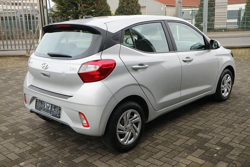Gebraucht Hyundai i10 Select 67 PS (49 kW) 2022 Silber Kleinwagen