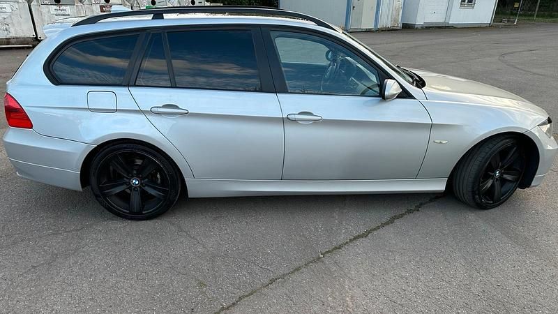 Gebraucht BMW 320 150 PS (110 kW) 2007 Grau Kombi