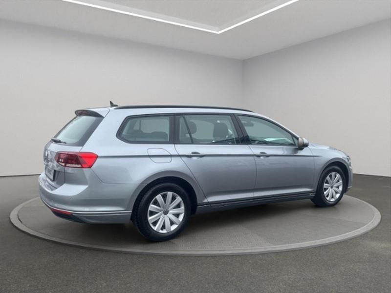 Gebraucht VW Passat Conceptline 150 PS (110 kW) 2022 Pyritsilber metallic Kombi