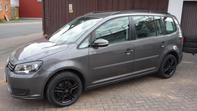 Grau Gebraucht 2011 VW Touran Van / Kleinbus | 4.300 € (Superpreis) - Bild 1/4