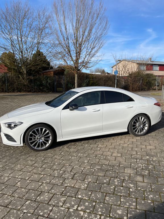Weiß Gebraucht 2022 Mercedes CLA200 Coupé | 29.900 € (Guter Preis) - Bild 1/4