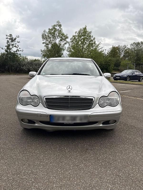 Silber Gebraucht 2004 Mercedes C220 Limousine | 1.750 € (Superpreis) - Bild 1/4