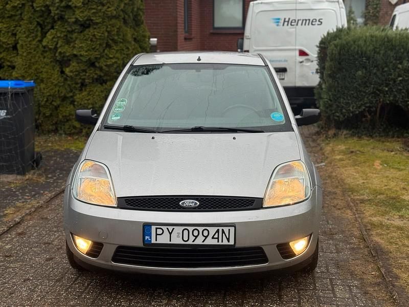 Gebraucht Ford Fiesta 85 PS (62 kW) 2004 Silber Kleinwagen