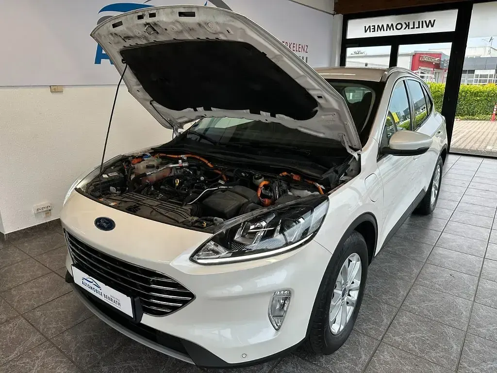 Gebraucht Ford Kuga Titanium 152 PS (111 kW) 2021 Weiß SUV