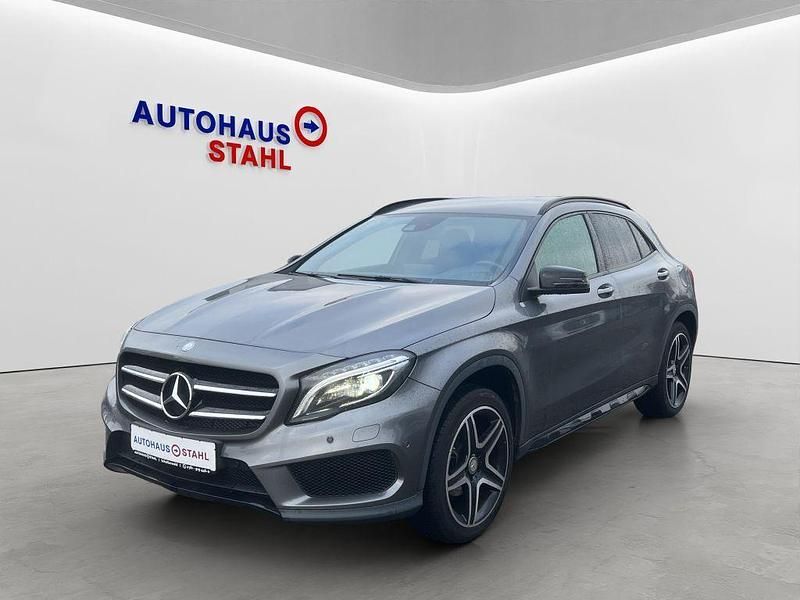 Grau Gebraucht 2016 Mercedes GLA200 AMG line SUV | 21.990 € (Etwas zu teuer) - Bild 1/4