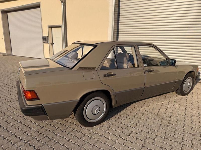 Beige Gebraucht 1989 Mercedes 190 Limousine | 12.950 € - Bild 1/4