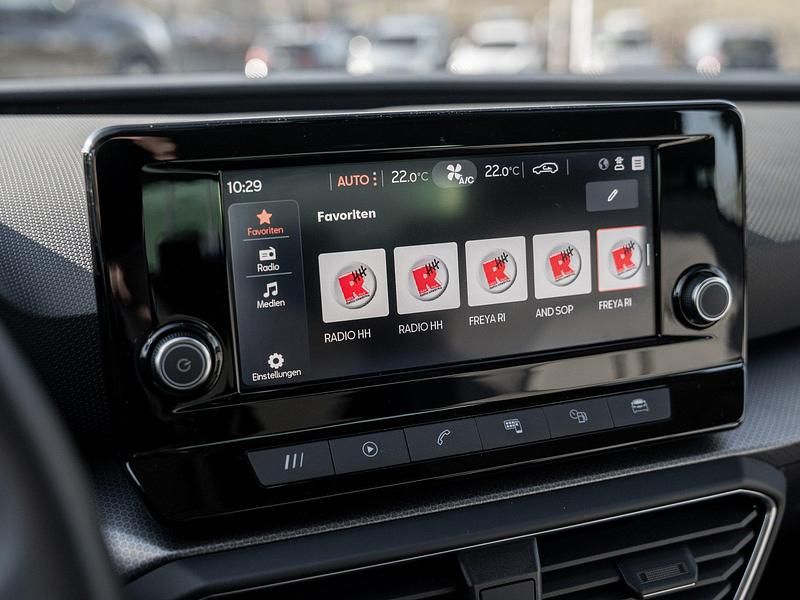 Usado Seat Leon Style 110 HP (80 kW) 2020 Branco Sedan