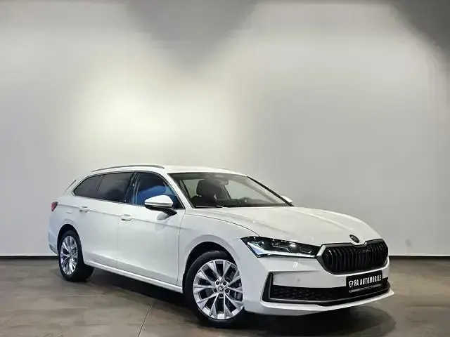 Gebraucht Skoda Superb 193 PS (141 kW) 2024 Purity (metallic) Kombi