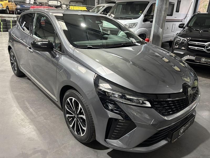 Grau Gebraucht 2024 Renault Clio V Techno Limousine | 15.690 € (Fairer Preis) - Bild 1/4