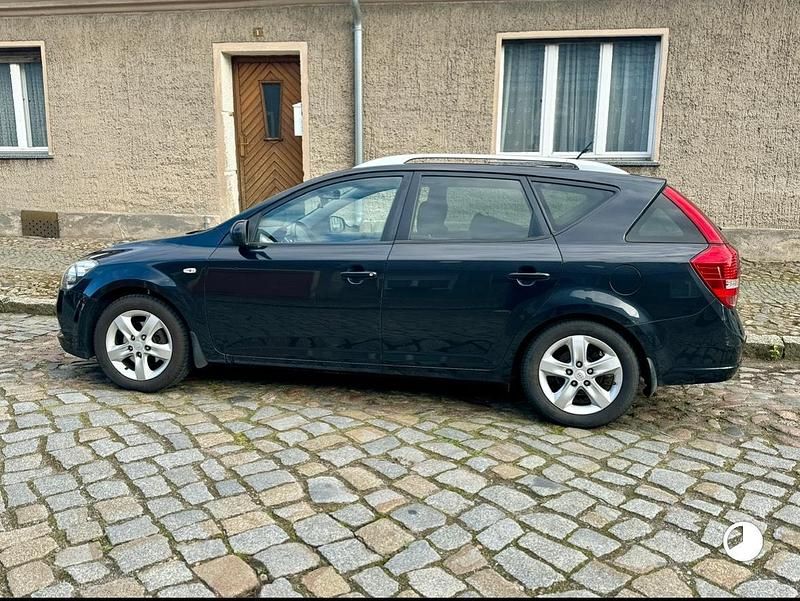 Schwarz Gebraucht 2009 Kia Ceed Sportswagon Kombi | 2.850 € (Fairer Preis) - Bild 1/2