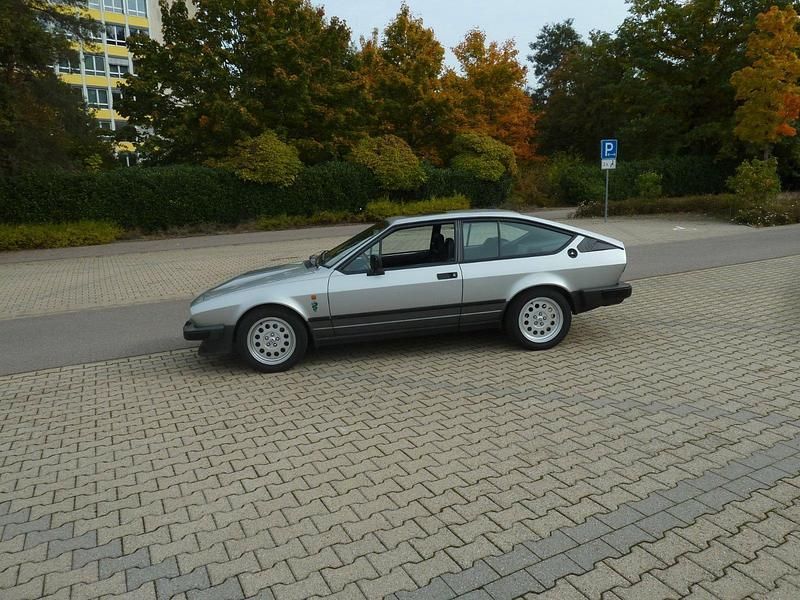 Gebraucht Alfa Romeo GTV 158 PS (116 kW) 1983 Silber Coupé