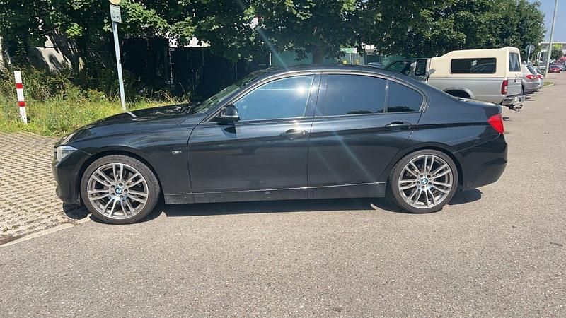 Schwarz Gebraucht 2012 BMW 328 Sport Line Limousine | 9.540 € (Guter Preis) - Bild 1/4