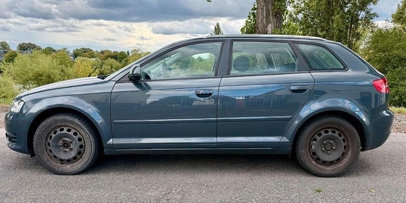 Gebraucht Audi A3 Sportback 125 PS (91 kW) 2010 Blau Kleinwagen