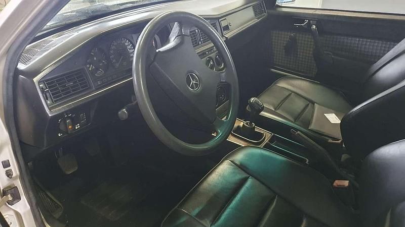 Gebraucht Mercedes 190 185 PS (136 kW) 1985 Rauchsilber met. Limousine