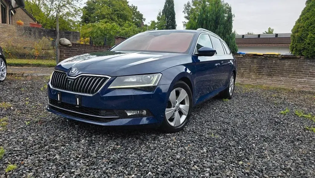 Gebraucht Skoda Superb Style 150 PS (110 kW) 2016 Blau Kombi