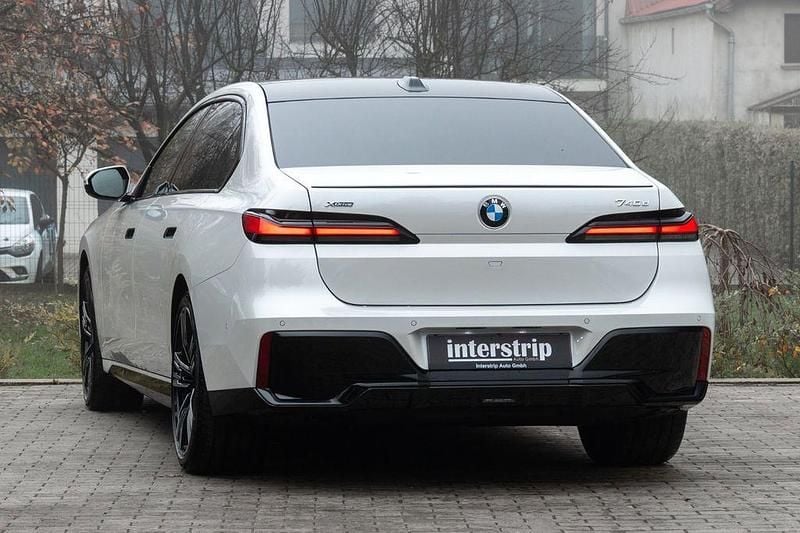 Gebraucht BMW 740 M Sport 299 PS (219 kW) 2025 Weiß Limousine