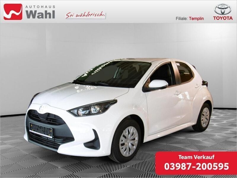 Schneeweiss Neu 2025 Toyota Yaris Hybrid Business Edition Limousine | 27.790 € (Teuer) - Bild 1/4