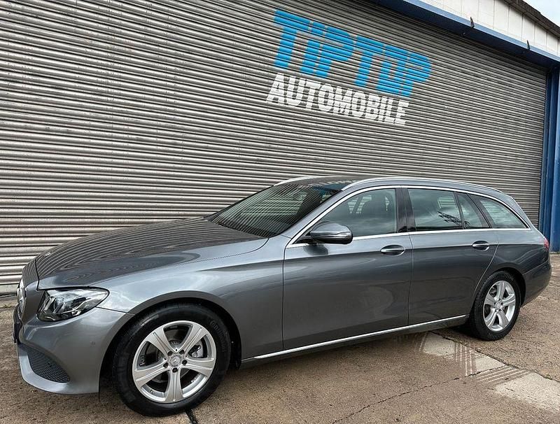 Grau Gebraucht 2017 Mercedes E220 Avantgarde Limousine | 26.490 € (Guter Preis) - Bild 1/4