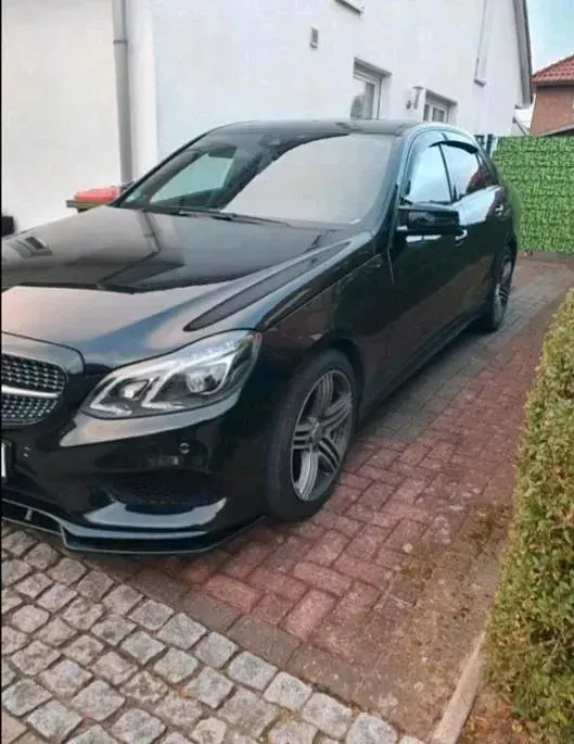 Gebraucht Mercedes E220 AMG line 170 PS (125 kW) 2013 Schwarz Limousine