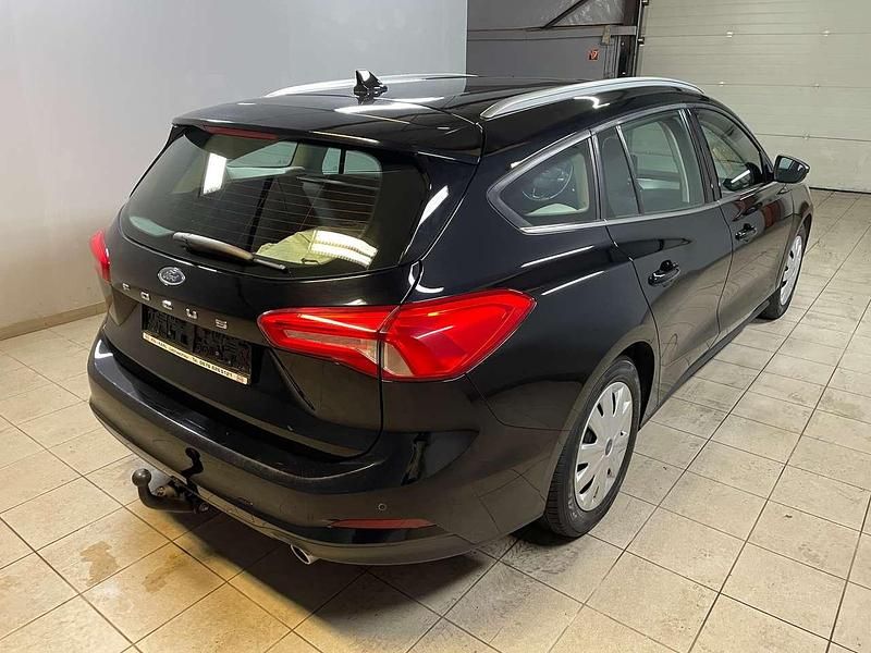 Gebraucht Ford Focus 95 PS (69 kW) 2019 Iridiumschwarz metallic Kombi