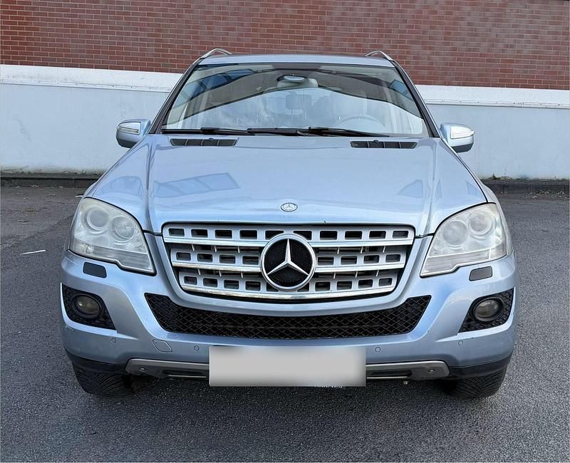 Gebraucht Mercedes ML350 231 PS (169 kW) 2010 Blau SUV