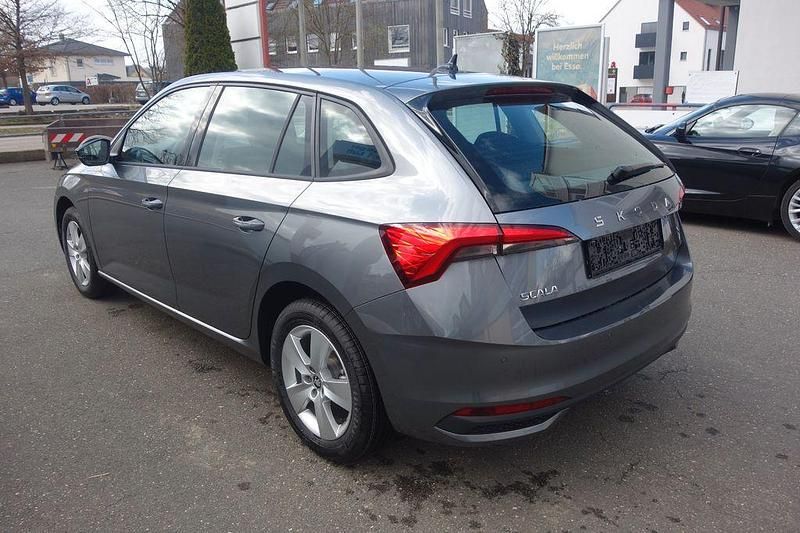 Neu Skoda Scala Selection 116 PS (85 kW) 2026 Grau Kleinwagen