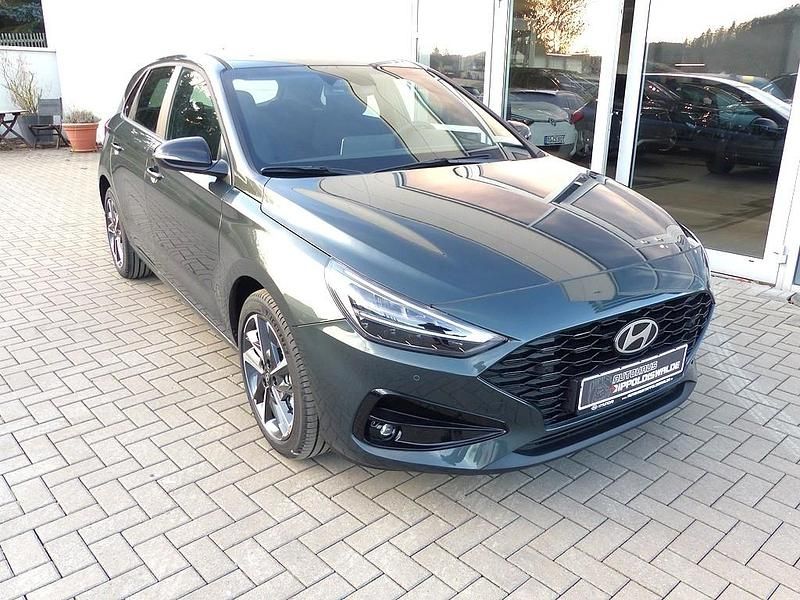 Neu Hyundai i30 Advantage 140 PS (102 kW) 2025 Grün Limousine