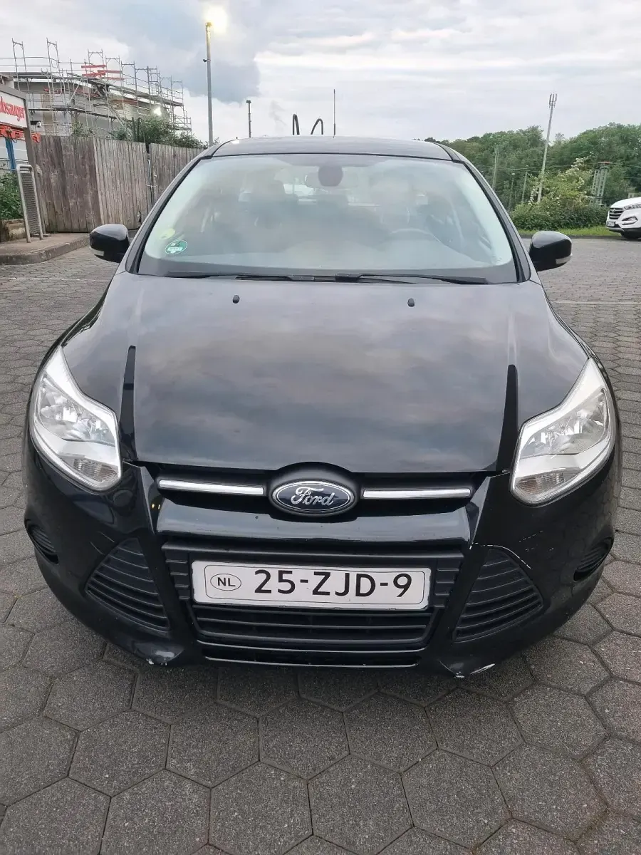 Usado Ford Focus 105 CV (77 kW) 2012 Negro Familiar