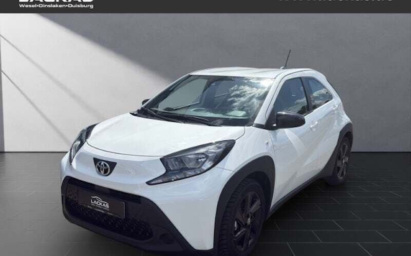Weiß Gebraucht 2024 Toyota Aygo Business Edition Kleinwagen | 16.990 € (Etwas zu teuer) - Bild 1/4