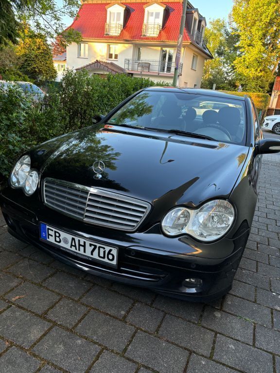 Schwarz Gebraucht 2006 Mercedes C180 Avantgarde Kombi | 2.500 € (Superpreis) - Bild 1/4