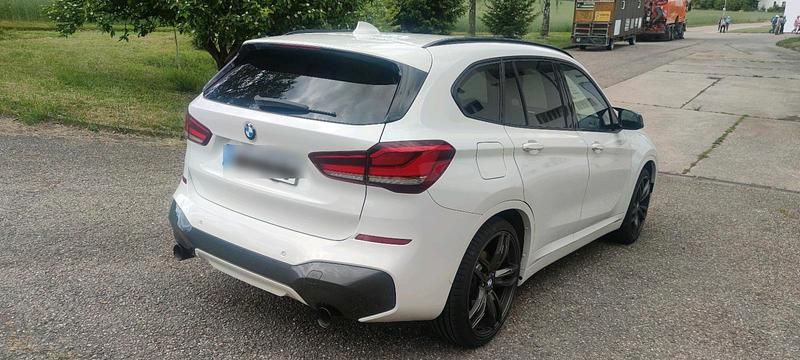 Weiß Gebraucht 2020 BMW X1 M Sport SUV | 22.000 € (Fairer Preis) - Bild 1/4