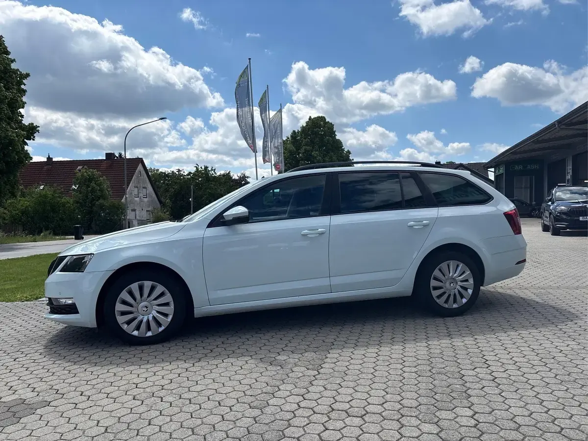 Gebraucht Skoda Octavia Ambition 150 PS (110 kW) 2017 Laserweiss Kombi