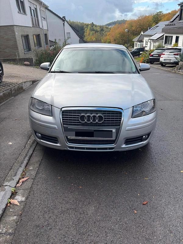 Grau Gebraucht 2007 Audi A3 Sportback Comfort Kleinwagen | 3.700 € - Bild 1/4